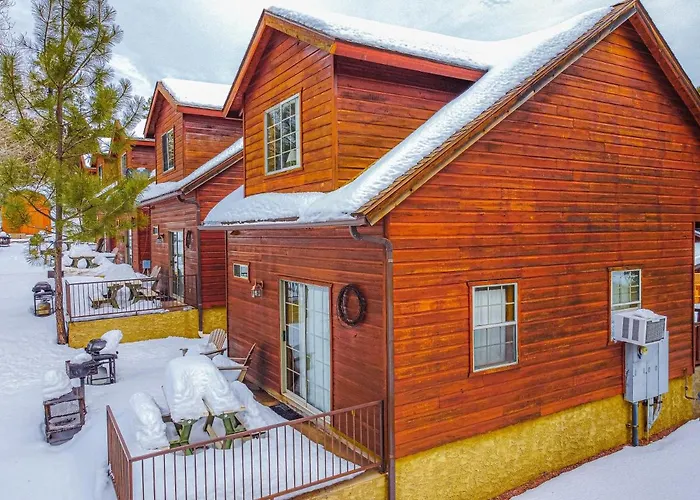 #4 The Wolves Den - Pet Friendly- Sleeps 6 - Playground & Game *