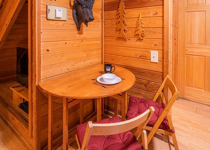 #4 The Wolves Den - Pet Friendly- Sleeps 6 - Playground & Game * Payson
