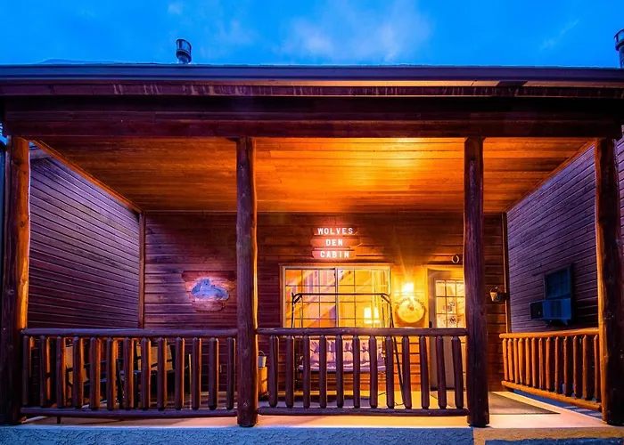 #4 The Wolves Den - Pet Friendly- Sleeps 6 - Playground & Game