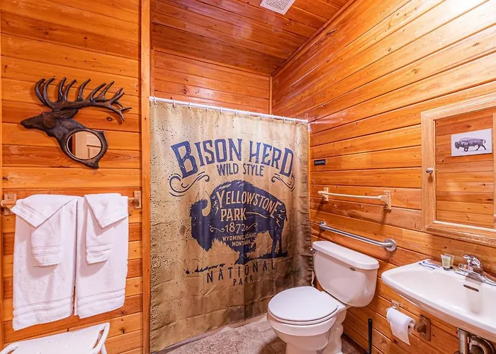 #4 The Wolves Den - Pet Friendly- Sleeps 6 - Playground & Game