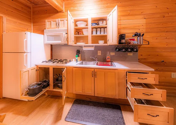 #4 The Wolves Den - Pet Friendly- Sleeps 6 - Playground & Game Holiday park *