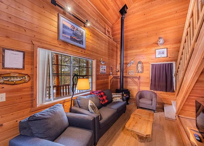 Holiday park #4 The Wolves Den - Pet Friendly- Sleeps 6 - Playground & Game Payson